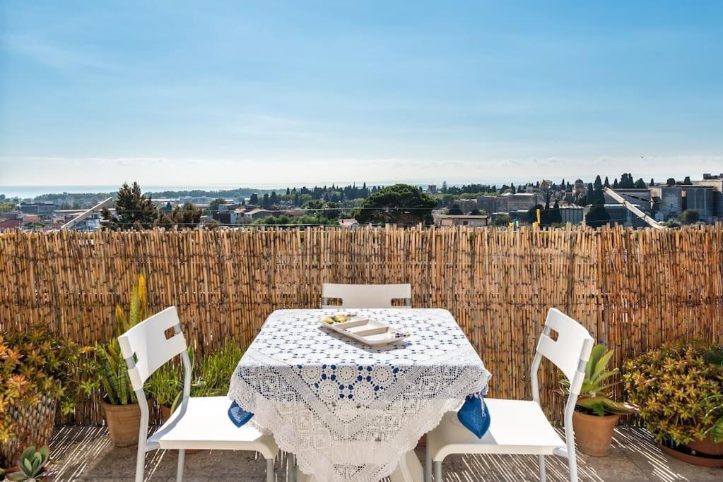 Top Floor Apartment Near Historic Fortino 卡塔尼亚 外观 照片