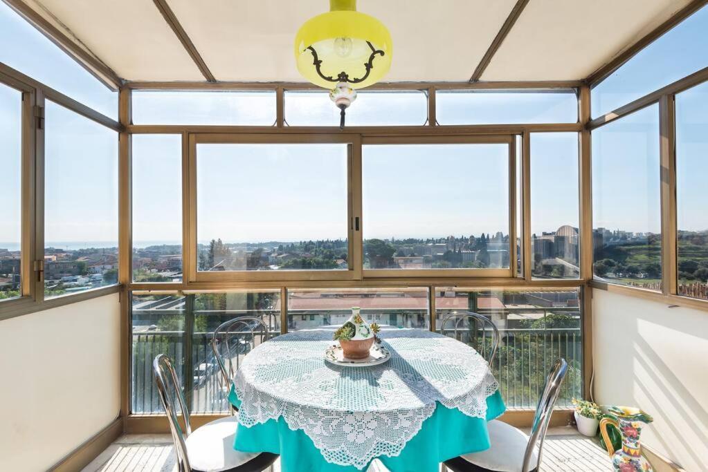 Top Floor Apartment Near Historic Fortino 卡塔尼亚 外观 照片