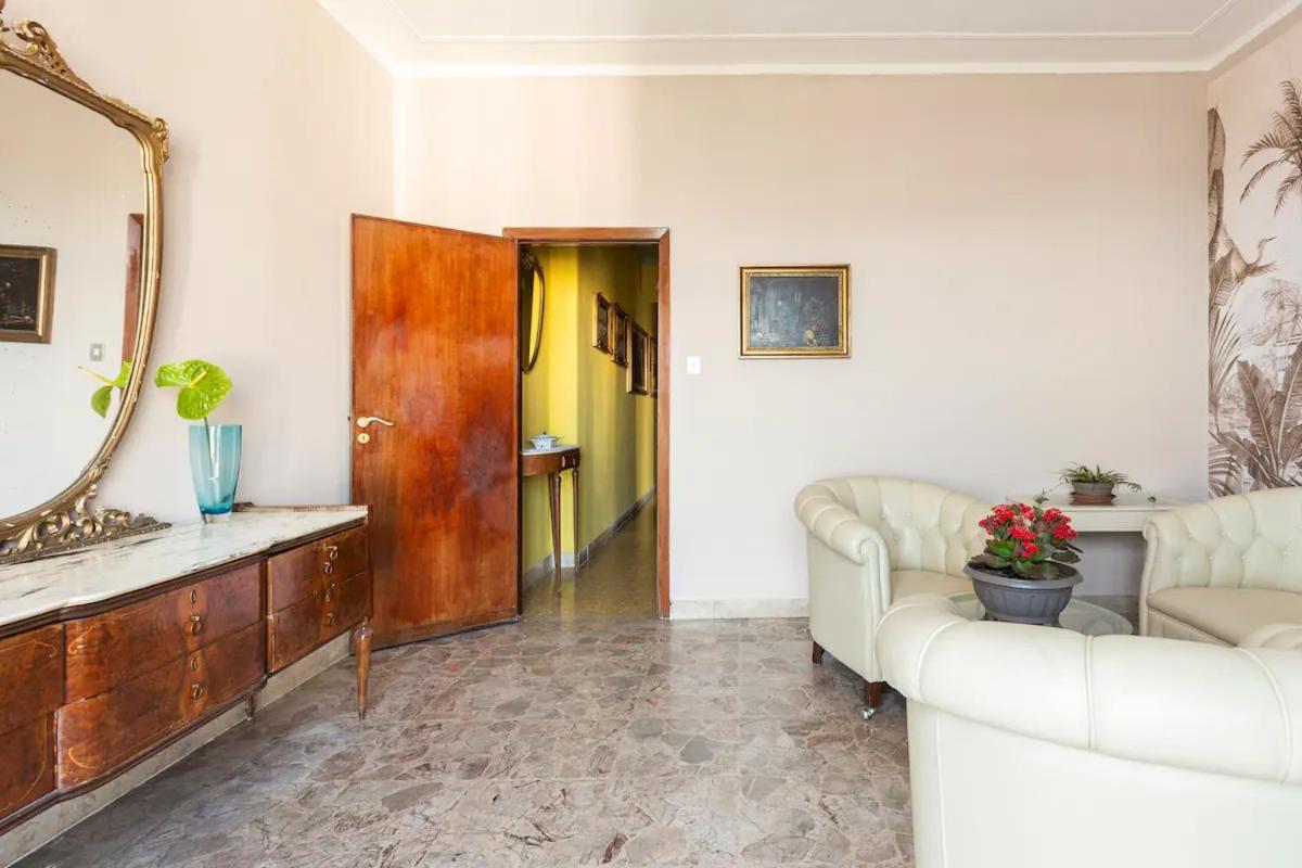 Top Floor Apartment Near Historic Fortino 卡塔尼亚 外观 照片
